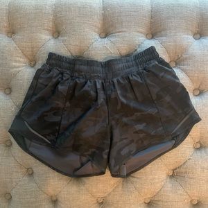 Lululemon Hotty Hot Short 4”